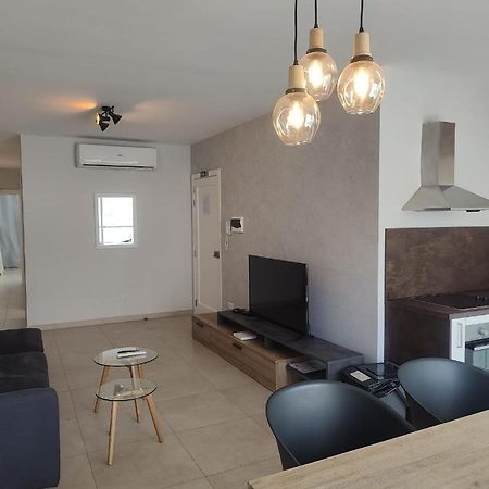 Gzira, 2 Bedroom Apartment Bagian luar foto