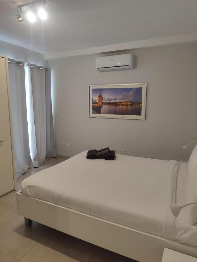 Gzira, 2 Bedroom Apartment Bagian luar foto