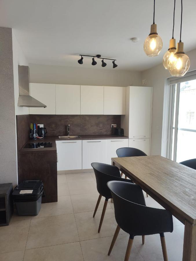 Gzira, 2 Bedroom Apartment Bagian luar foto