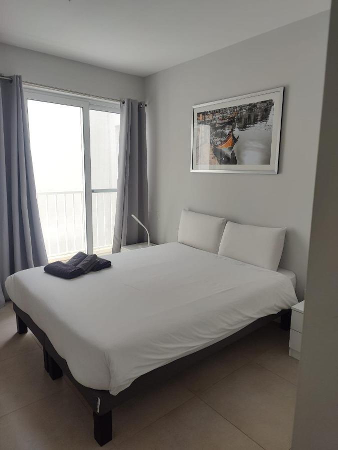 Gzira, 2 Bedroom Apartment Bagian luar foto